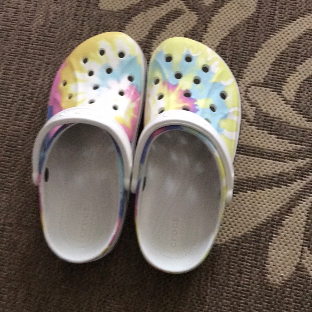 Croc shoes size 9 wide